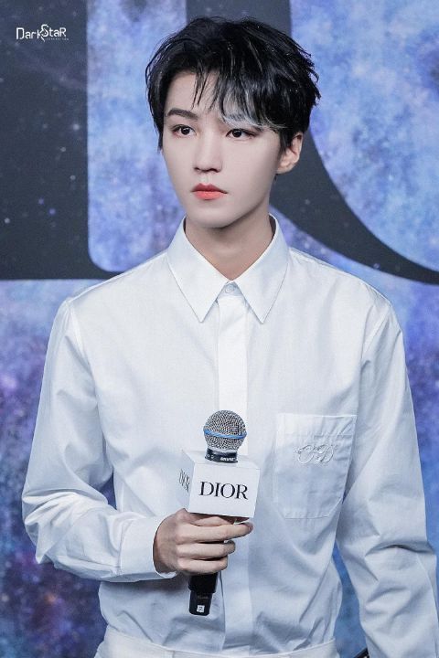 长大成人|王俊凯、刘昊然综艺开录,却因航班惹争议,网友质疑他们耍节目组