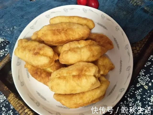 油条怎么做才酥脆?教你一个小诀窍,做出来的油条又香又脆
