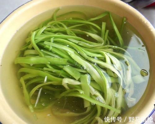 夏季多吃这菜,称为“天然泻药”,百吃不腻,排出毒素,肠道变通畅