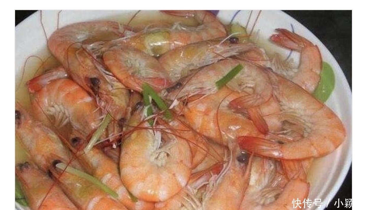白水煮“白灼虾”是冷水下锅还是开水下锅?大多人做错,不鲜嫩