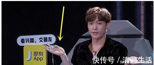导师|张艺兴当导师自备耳机, 当看到他耳机那刻, 所有选手炸锅了!