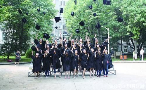 985大学|普通大学和“985”“211”大学生到底有多大的差距毕业后呢