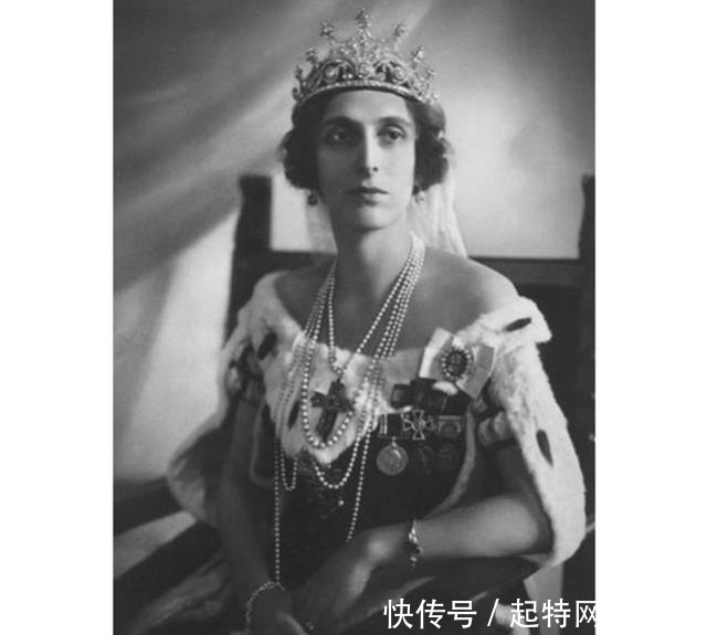 一顶500颗钻石镶嵌而成的皇冠,索菲亚女王的德拉蒙德皇冠