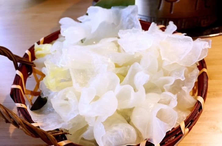 煮银耳汤怎么快速出胶？早餐老板教我2招，黏稠爽滑，好喝营养高