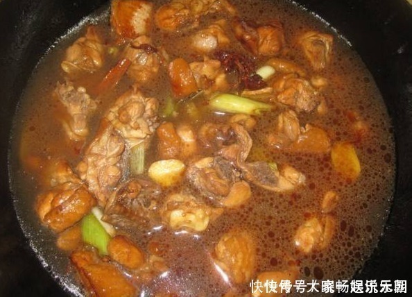 炖鸡时,先焯水还是直接炖都不对,学会这一招,在家也能当大厨