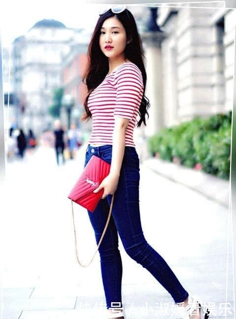 紧身牛仔裤完美贴合身形,轻松百搭,穿出时尚女神范儿