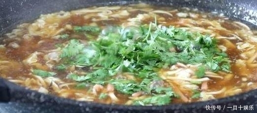 儿子|婆婆教我做的酸辣汤,儿子喝的很高兴,老公喝着喝着就会哭