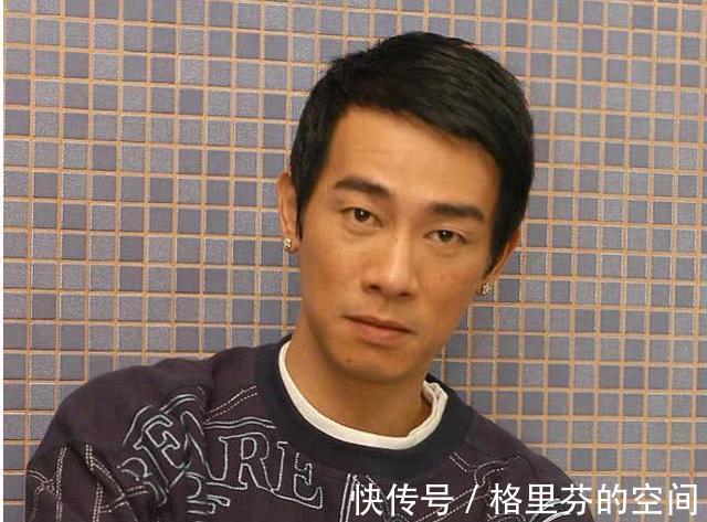 黄贯中|13岁辍学打工,18岁为人伴舞,54岁的陈小春跟电影里很不一样