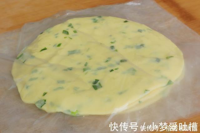 面粉|我家面粉从不蒸馒头，教你特色吃法，葱香味十足，家人都夸好吃