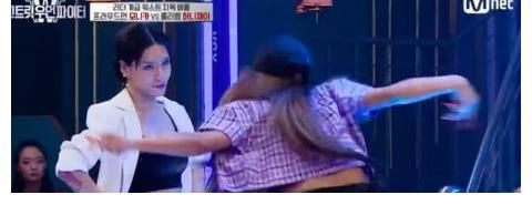 用A4紙擦眼淚、拿暖寶擦鼻涕～也只有她了