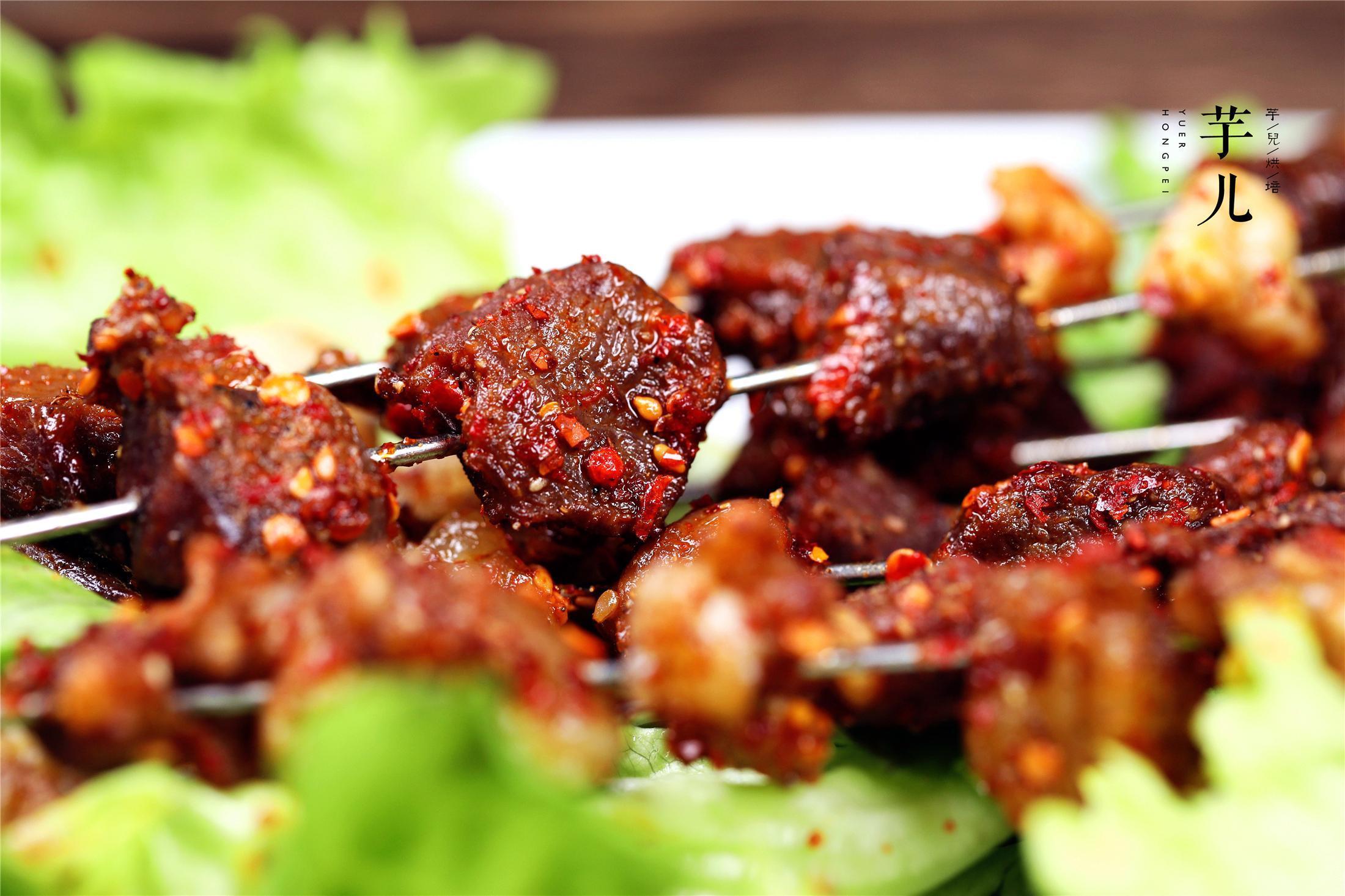 想吃羊肉串教你在家自己烤，做法简单，软嫩多汁，美味又健康