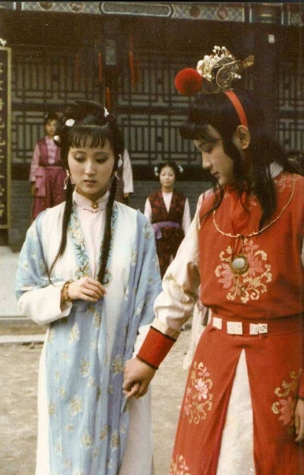 奴仆|作者给了她最高贵的出身,最好的相貌,她却把自己活成了奴仆