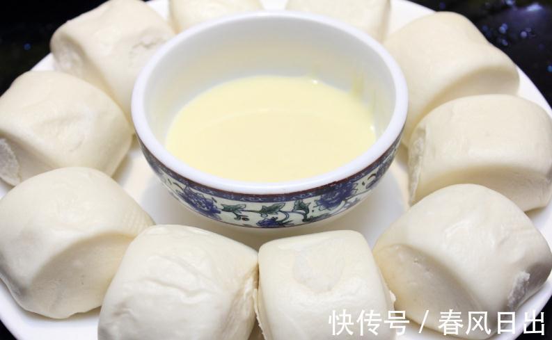 发面时,别只会加酵母!再加这2样,10分钟发满盆,馒头暄软蓬松