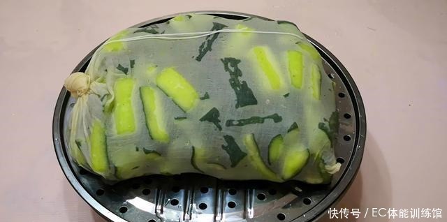 酱黄瓜原来这么简单,不用晾晒,腌完就能吃,香脆爽口又开胃