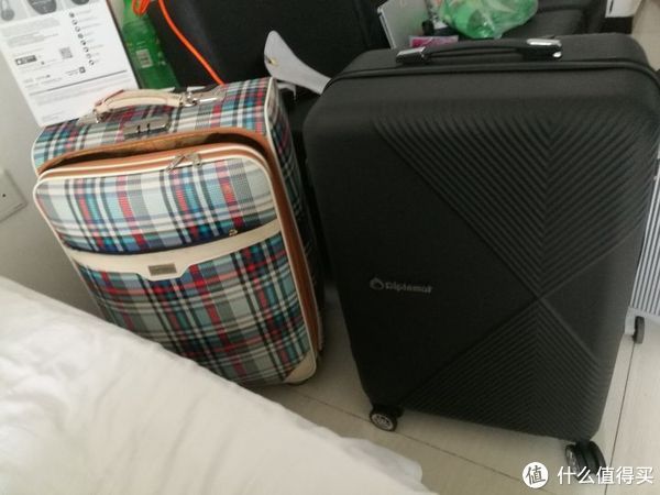 箱包|图吧的日常 篇二百七十三：300块钱的外交官DS-13008 26寸旅行箱包开箱测评