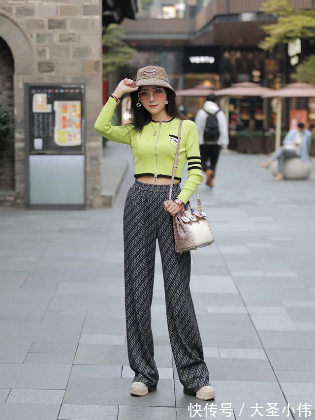 宽松裤|宽松裤舒适又好穿,合适的鞋子搭配更惊艳,简单穿出女神范