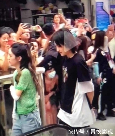 路透照|姚安娜周也合体上热搜，网友的反应很意外，炒CP果然屡试不爽