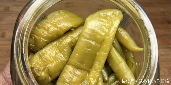 原来腌辣椒这么简单，不加一滴水，坛子不生花不易坏，三天就能吃