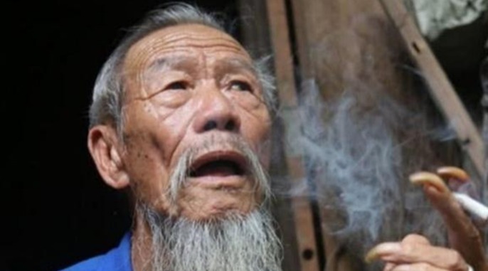 秘诀|106岁老人又抽烟又喝酒还不运动,问到他的长寿秘诀,他这样说
