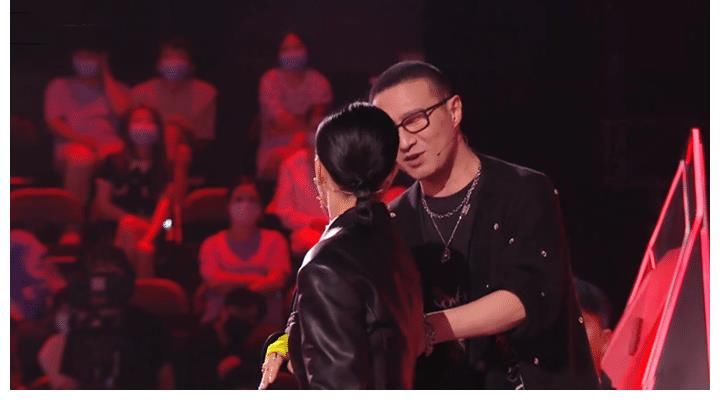 戰(zhàn)隊|《好聲音》盲選收官，那英點評“翻車”，汪峰質(zhì)疑“什么玩意”