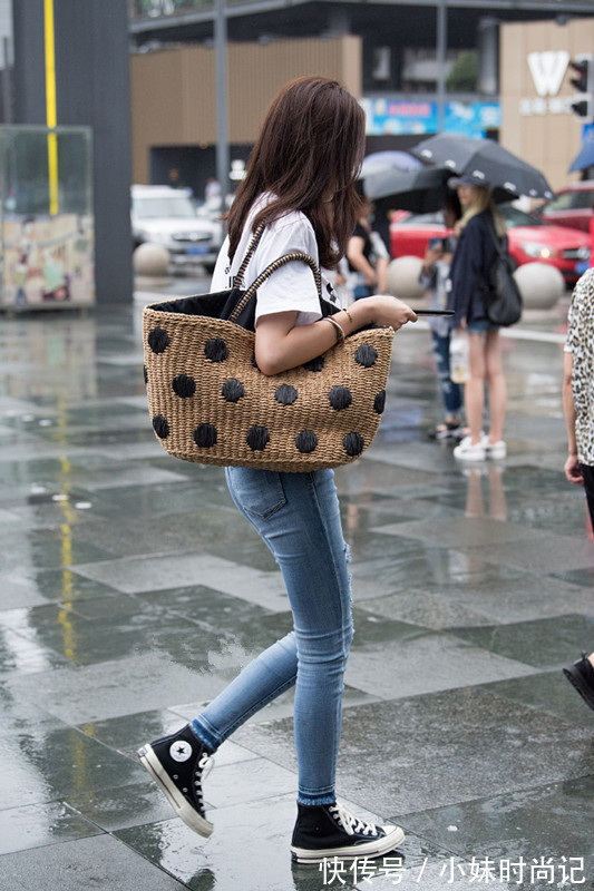 街拍 街拍路人,光鲜亮丽的时尚潮流穿搭参考,让你仙气十足美丽动人