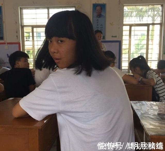 手指|这些女孩不靠妆容和整形，“动一动手指”就能美若天仙