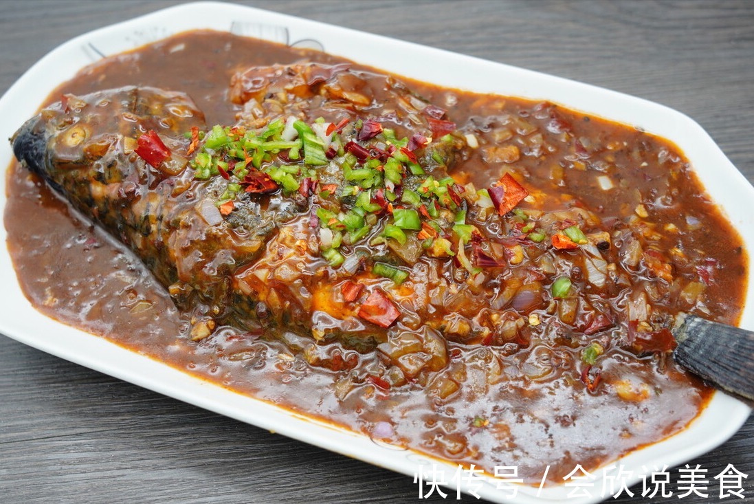 不管炖什么鱼,都别用料酒去腥,多放1味料,鱼肉鲜香,还没腥味