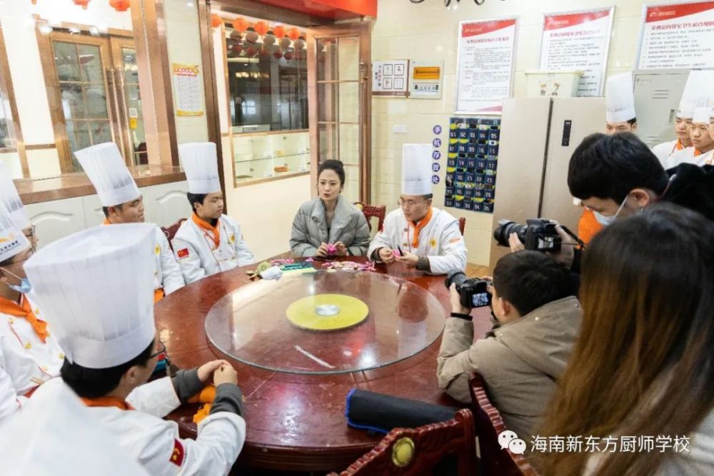 央视《厨王争霸》惊现历届节目年纪最小选手!新东方学子的无限可能!