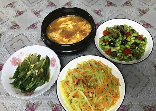 晒晒我家的周六晚餐,三菜一汤一主食,做法简单,营养美味又下饭