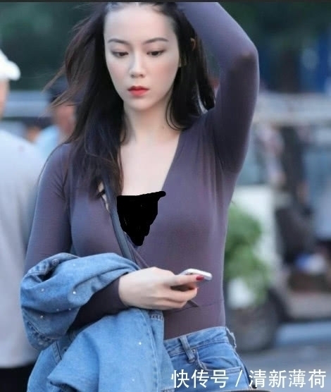 街拍|街拍女神，小姐姐的样子像是被谁得罪了，眉眼之中尽是不屑