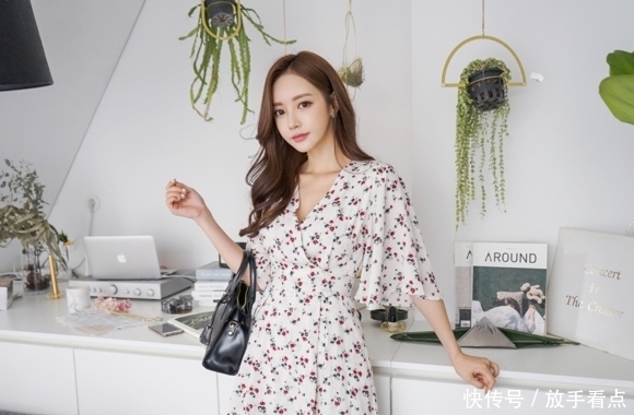 美女孙允珠,象牙凋白玫瑰小花连衣裙,尽显女神娇美贤惠聘婷秀雅