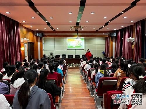 汽车机电学校|南昌汽车机电学校开展女生青春期健康教育专题讲座