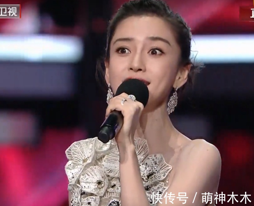 北京购物晚会状况多：白敬亭唾沫星子直飞，周海媚害怕升降台吓爬