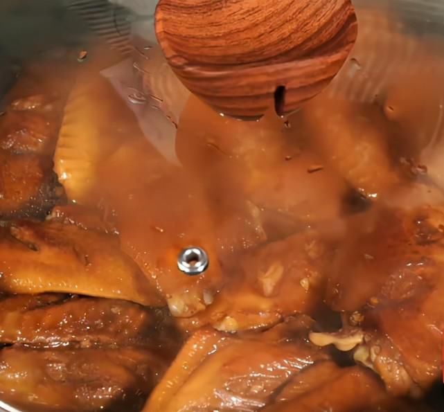  小孩|鸡翅这样做鲜嫩多汁，能把隔壁小孩都馋哭