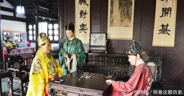 发现|康熙下棋败给侍卫,10天后侍卫被发现曝尸荒野,康熙道出千古名言