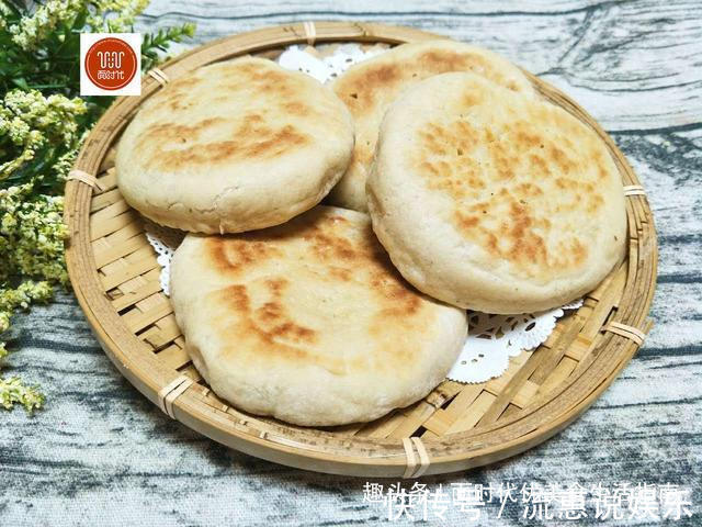 发面烙饼,我有妙招,既省油又暄软,外酥里嫩凉了不会硬!