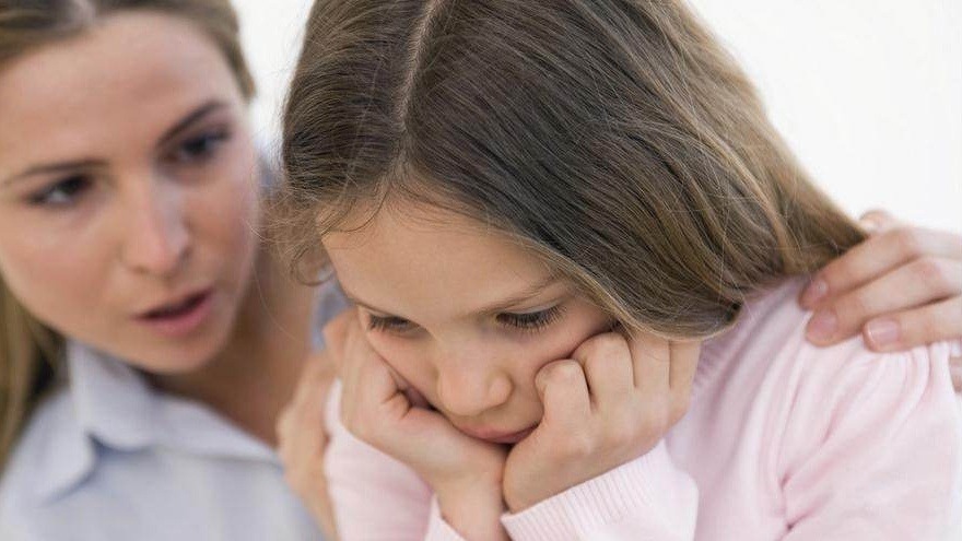 女儿|爸爸惹女儿生气了,女人不管多大都不好哄,简直比哄老婆还难