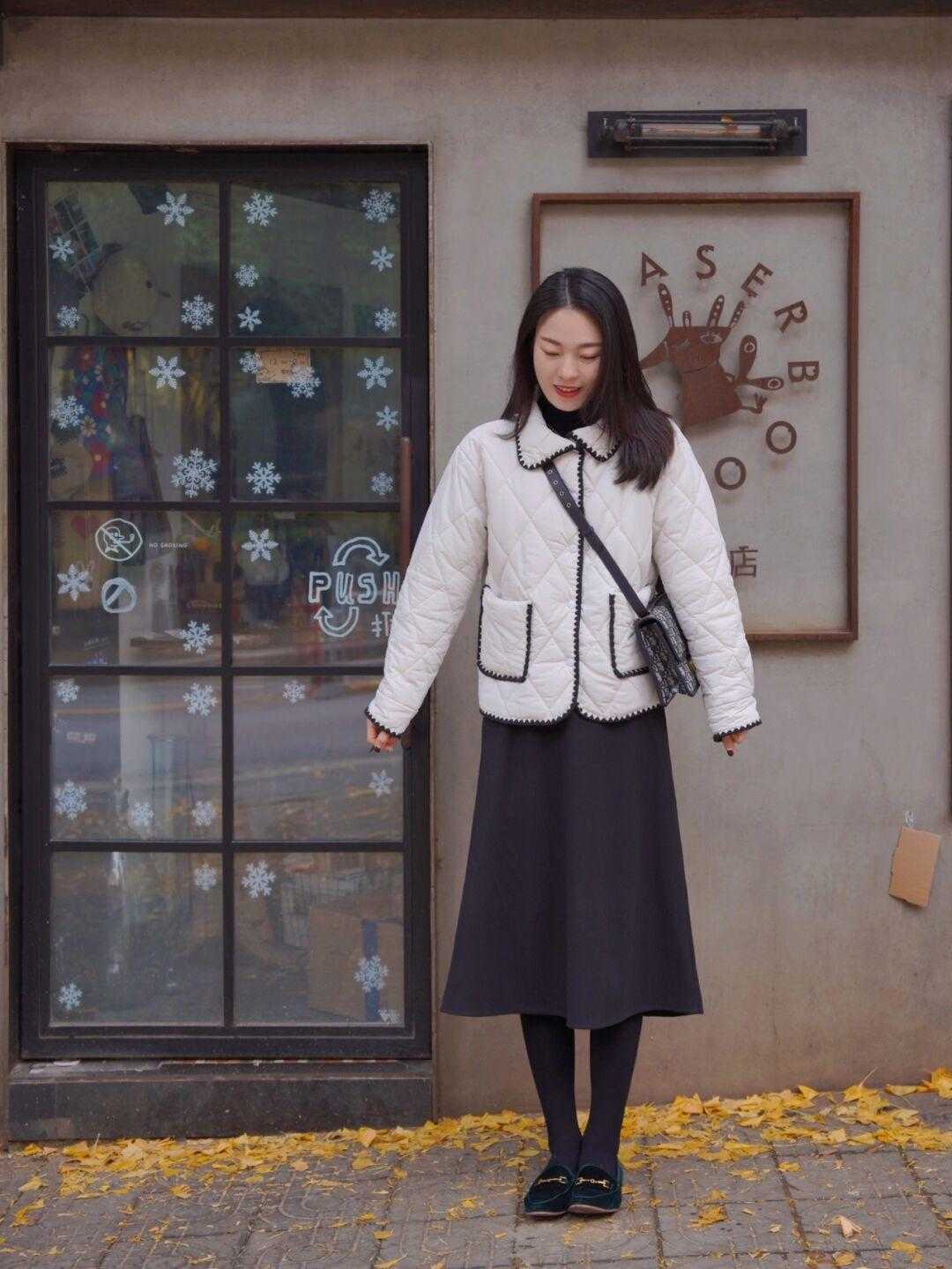 卡其色|通勤连衣裙就备这几条,精致优雅又有职业范,穿上秒变“大佬”