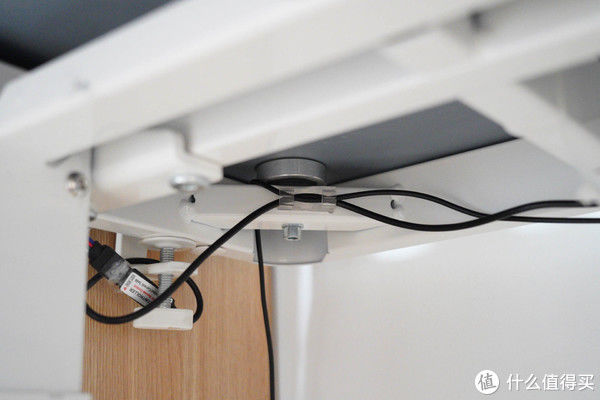 线缆|桌面整理大作战！低成本改造书桌，这些收纳好物你值得拥有！