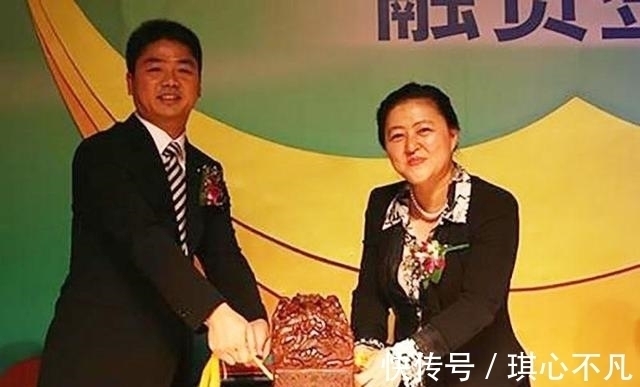 大强子|刘强东额前的那撮白头发是被吓出来的,一个叫徐新的女人救了他