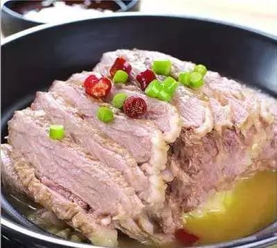 厨房下脚料的合理利用，成本超省口味也相当有特色，深受食客喜欢