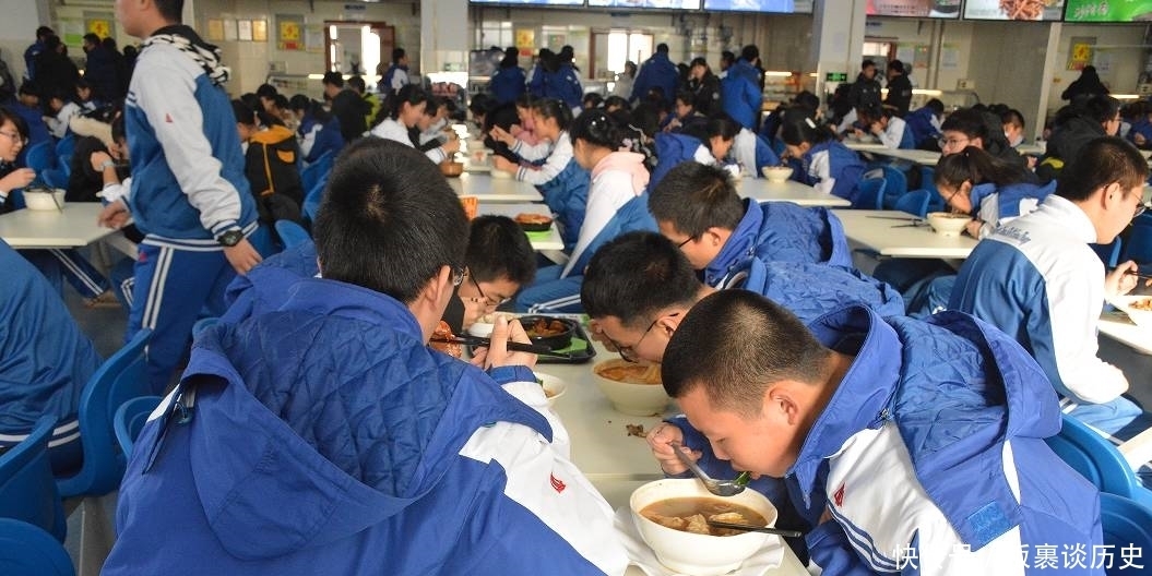 初中|家长们可知道，学生在学校食堂吃的饭菜如何？