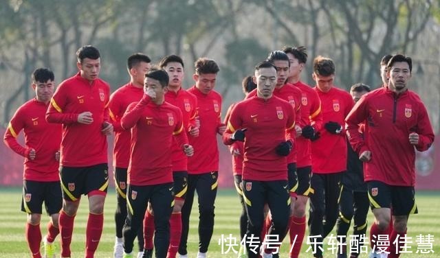 兄弟团|国足首训现场,李霄鹏兄弟团抢眼,郑智成焦点,张5吴曦领衔