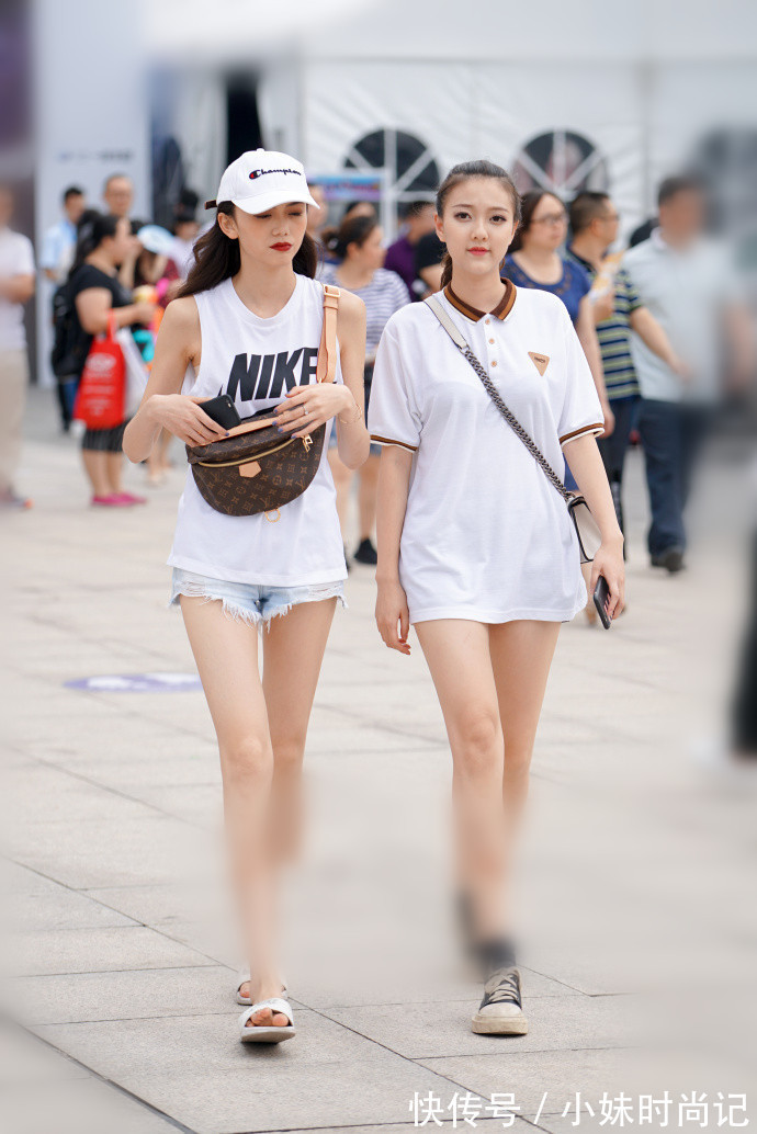 重庆|重庆街拍,几款简约又不失时髦感的舒适穿搭,打造完美的你