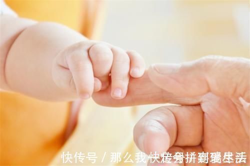 小婴儿|为什么婴儿出生时是“哭”不是“笑”？哭声的正确解读，你了解吗