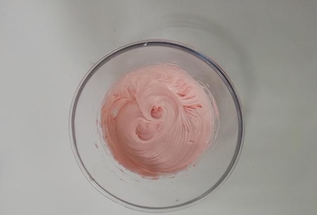 看完|最近很火的网红冰面包,是怎么把冰淇淋塞进去的看完你就懂了