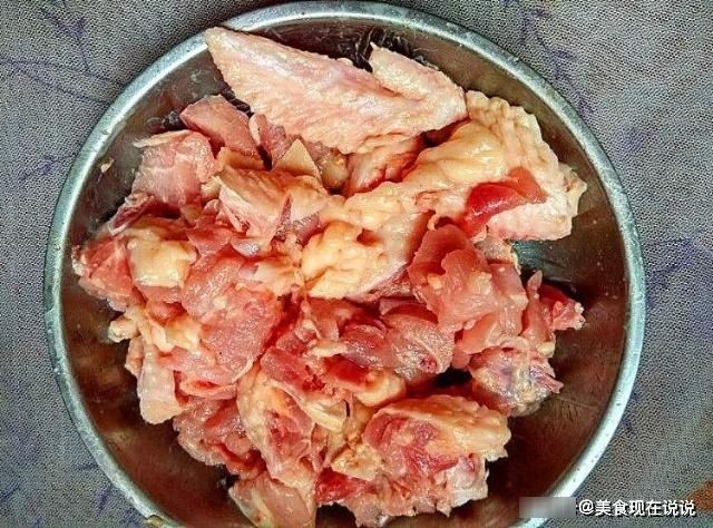 炒鸡肉时，先加盐还是后加盐？大厨：牢记“3点”，鸡肉香嫩入味