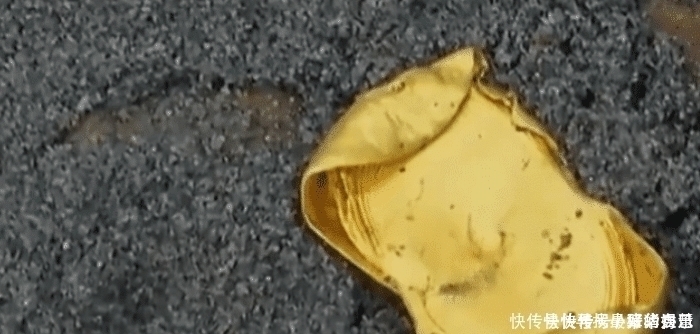 年前|放牛娃河边捡“巧克力”,专家鉴定为2500年前的国宝,估价上亿