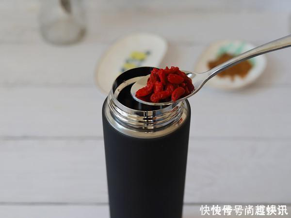 花青素|“天然花青素”被发现,每天拿它泡水喝,延缓衰老,40岁不显老