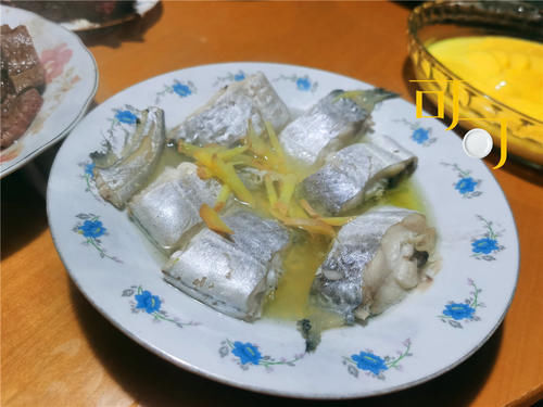 我们去公公婆婆家吃晚饭,老人家做了一桌子的菜,也因为考虑到我们平时爱吃西式的菜